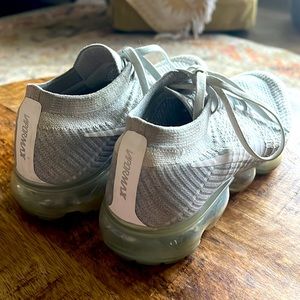 Nike Womens Vapormax size 8